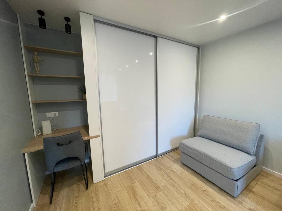 リガModern 1Br Haven Near Two Parksアパートメント エクステリア 写真
