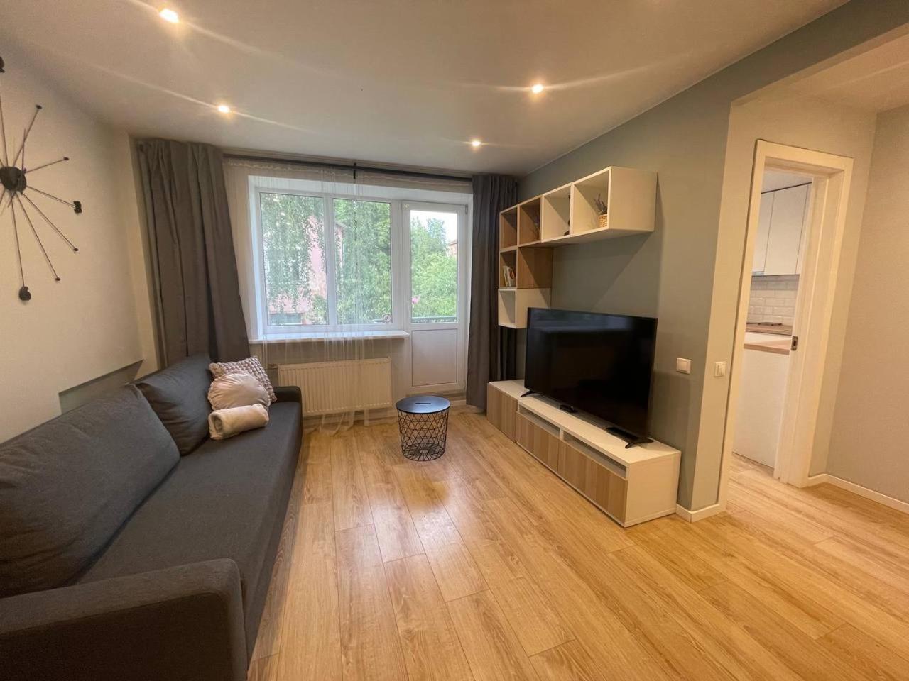 リガModern 1Br Haven Near Two Parksアパートメント エクステリア 写真